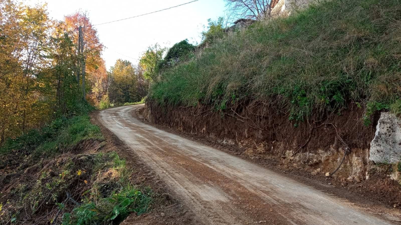 Radovi na izgradnji potpornog zida uz lokalni put u naselju Gornje Pećine