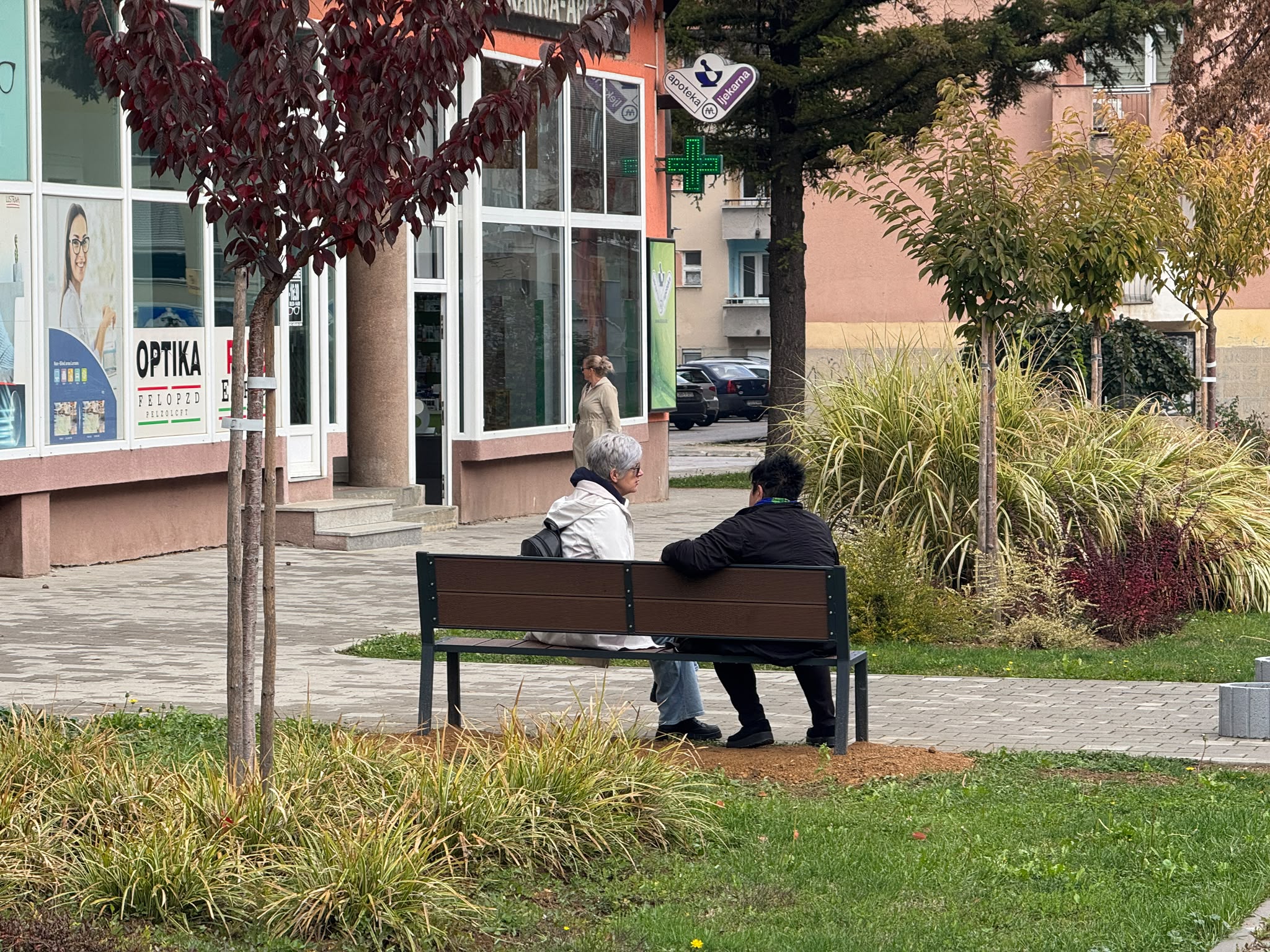 Postavljene nove klupe diljem grada: Slijedi sadnja 200 sadnica drveća 