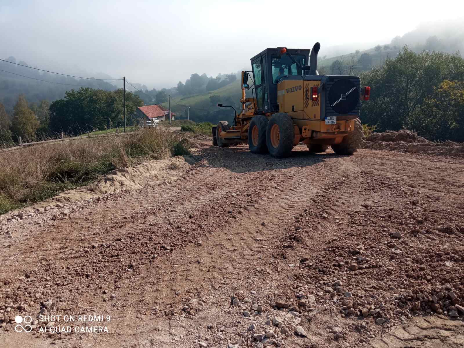 U toku su radovi na asfaltiranju puta u Trenici i izgradnji trotoara u ulici Ruđera Boškovića