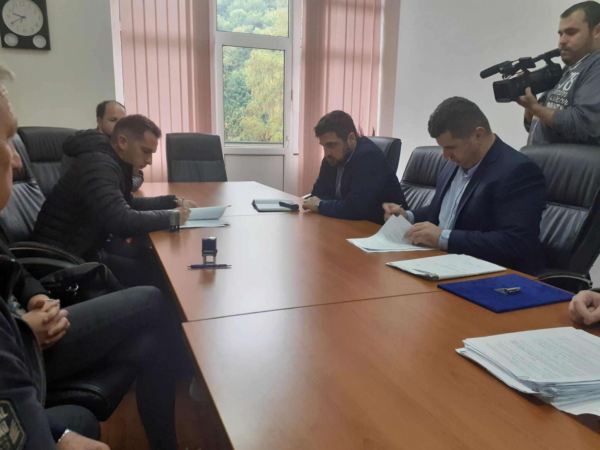 Potpisani ugovori za izgradnju dječjeg igrališta i sanaciju  vodovoda