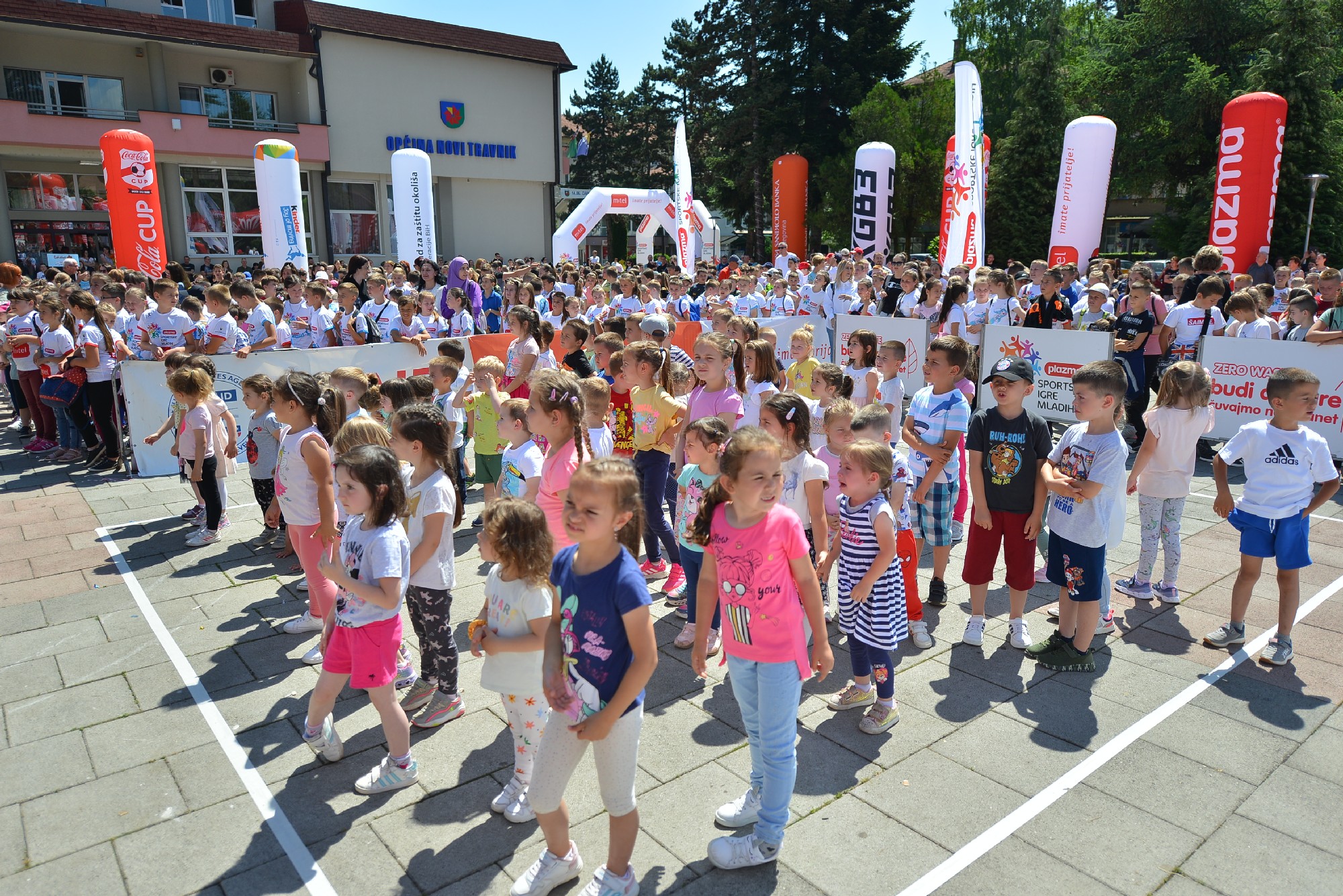 U Novom Travniku održan m:tel Dan sporta i koncert Crvene jabuke
