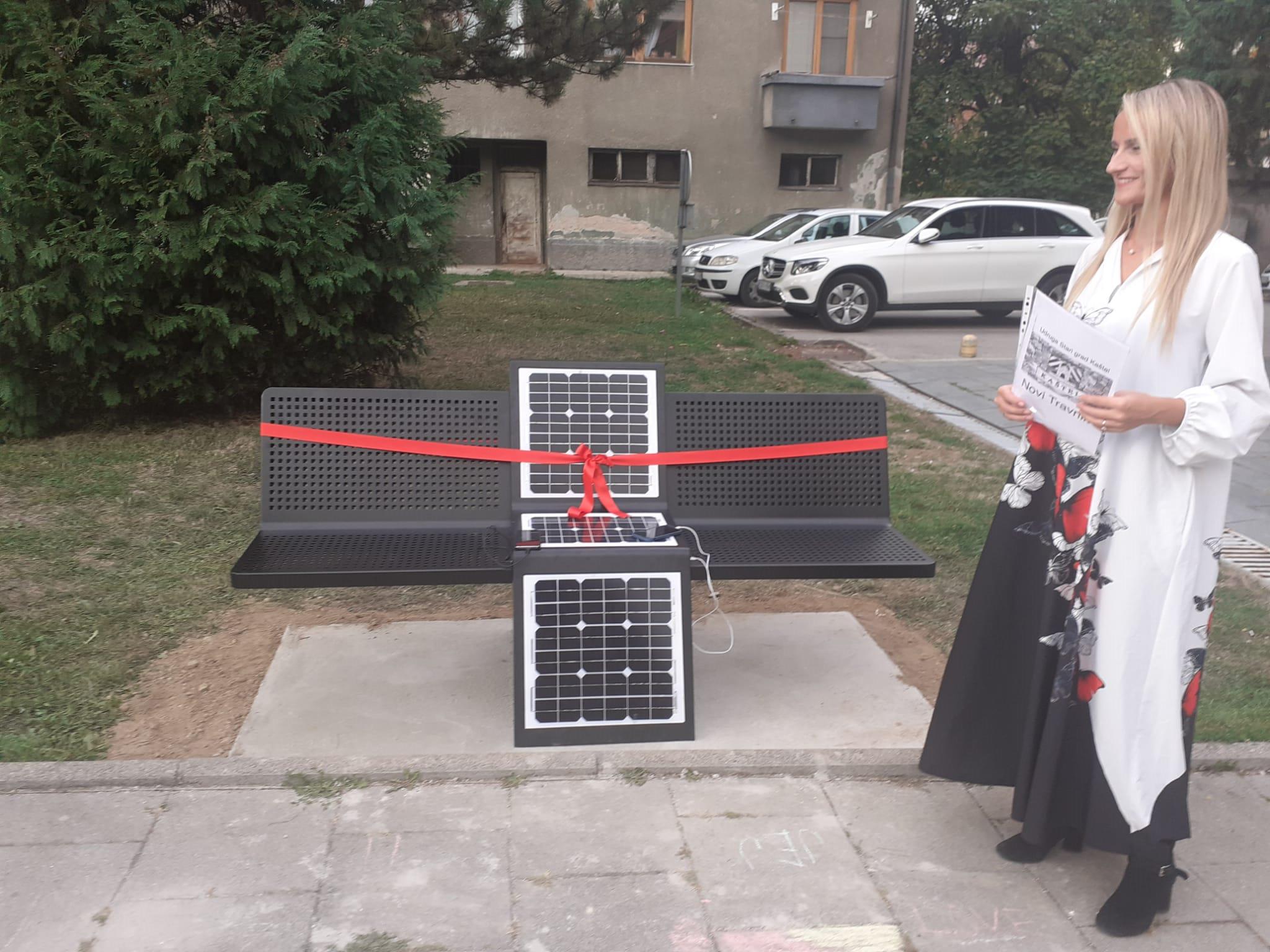 Prva solarna klupa na usluzi građanima